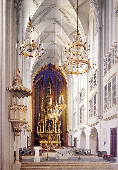 Blick in die Augustinerkirche Richtung Hochaltar