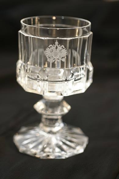 Lobmeyr & Co.: Flute-cut wine glass with imperial double-headed eagle, c. 1900