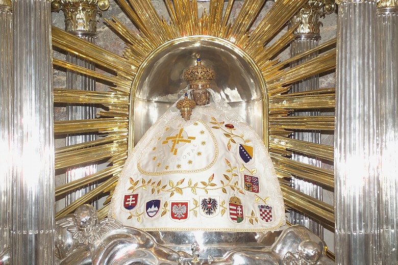 Imagen de Nuestra Señora de Mariazell en su camarín · habsburger.net