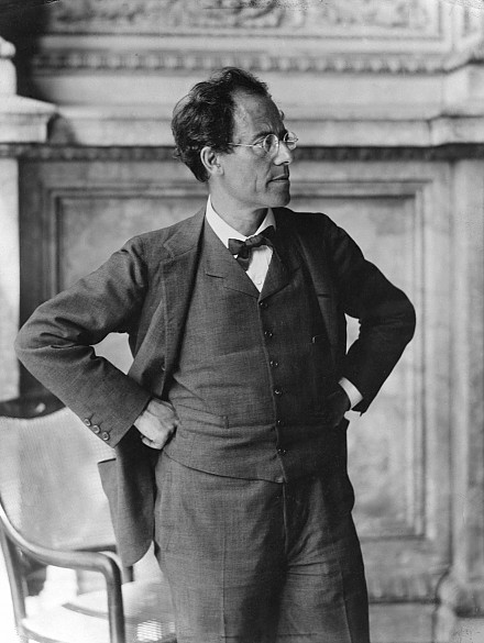 Moritz Nähr: Gustav Mahler (1860–1911) in the loggia of the Vienna