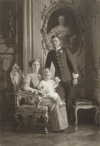 Hermann C. Kosel: Offizielles Porträt von Karl I. mit Familie, Foto, 1914